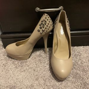 Cute nude pump!